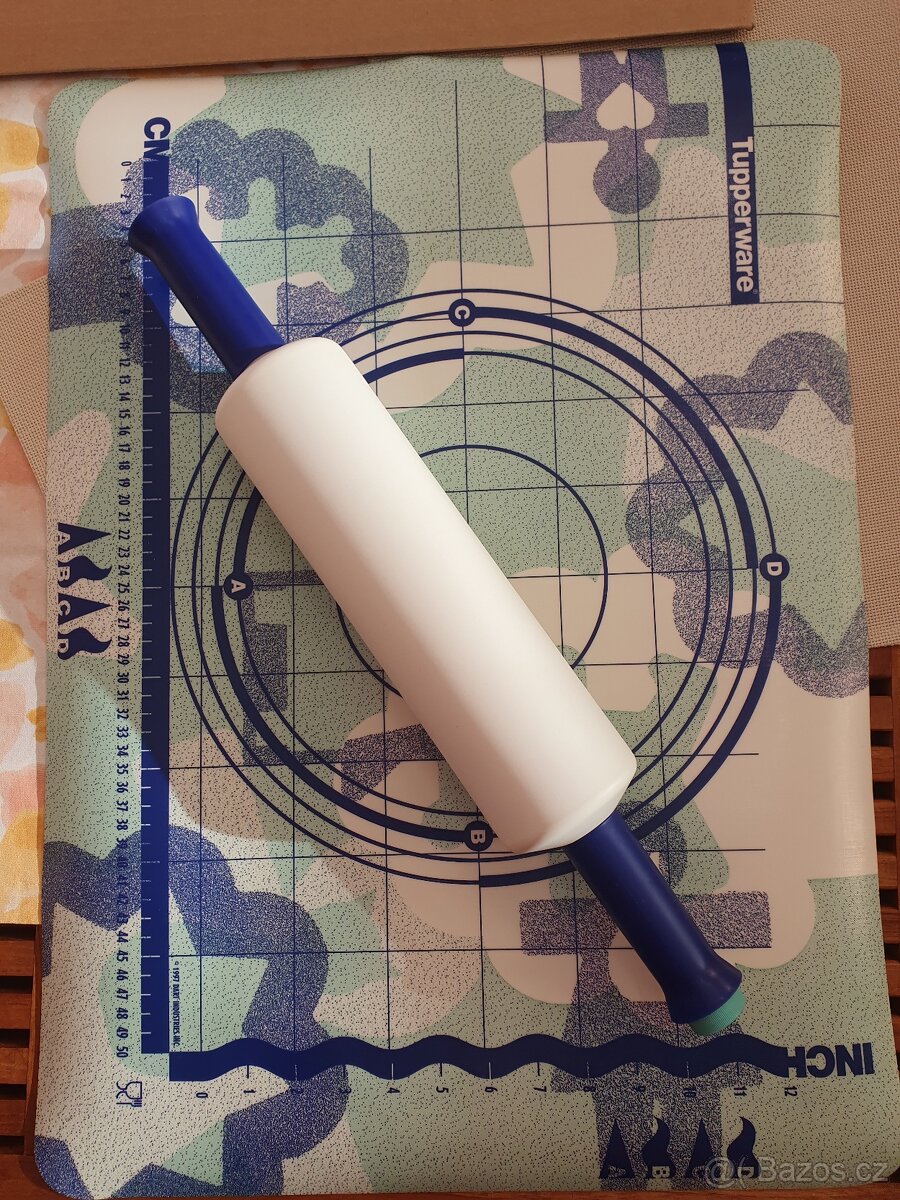 Tupperware váleček a podložka na pečení