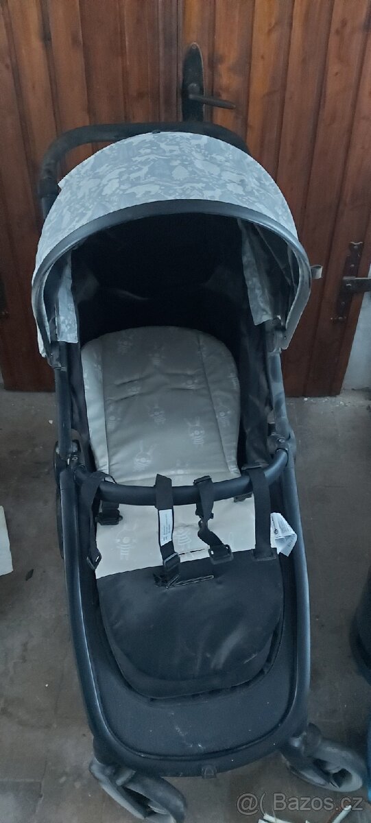 Dětský kočárek