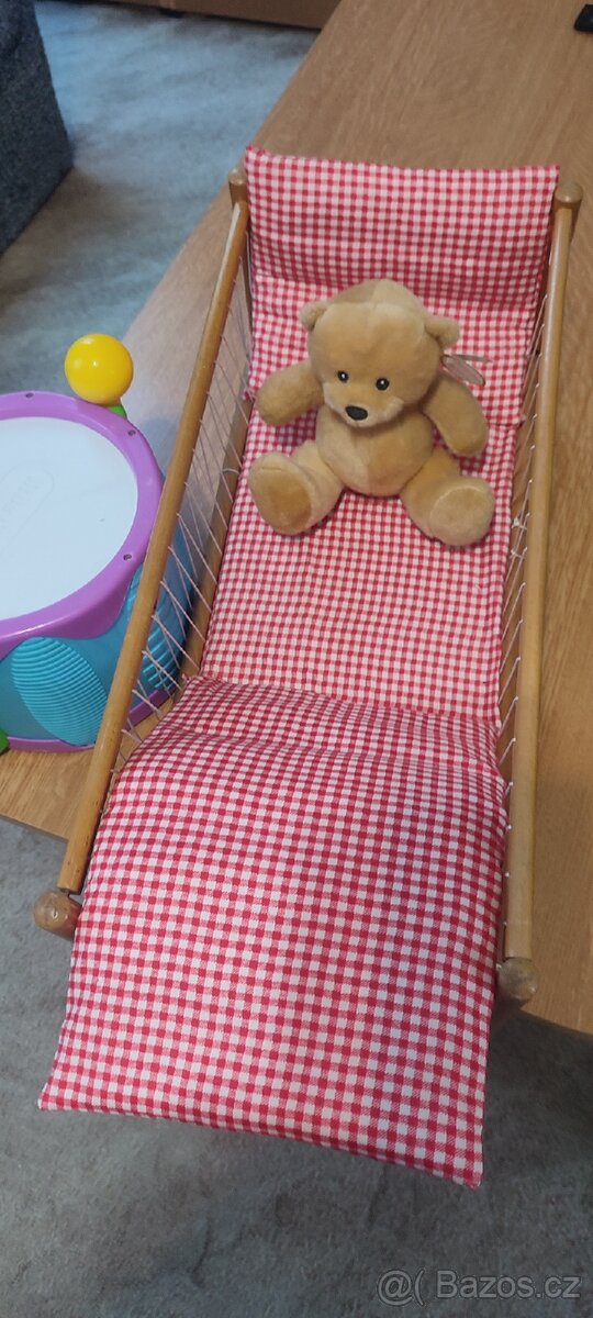 Dřevěná postýlka pro panenky retro