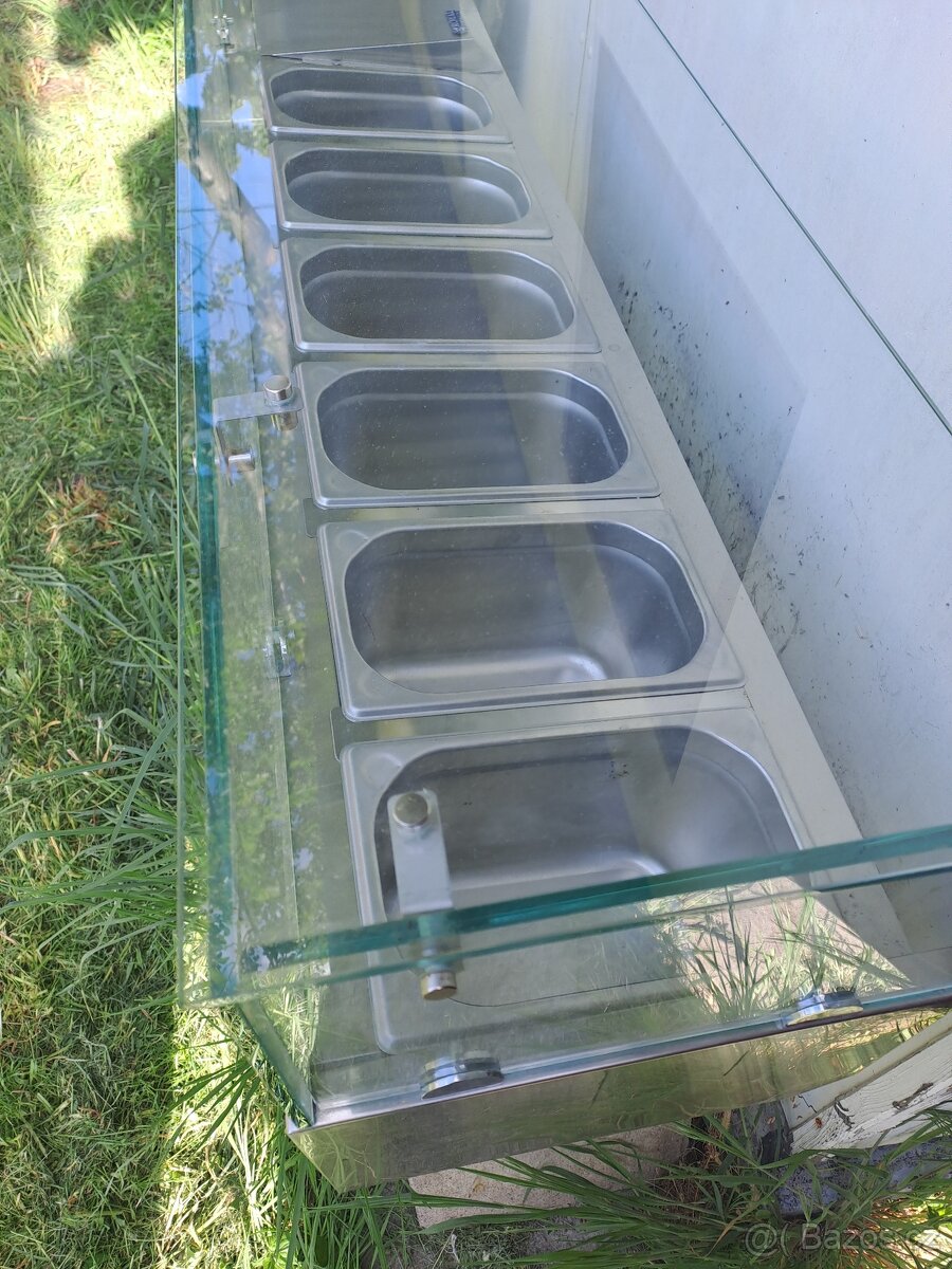 Chladící pultová vitrina