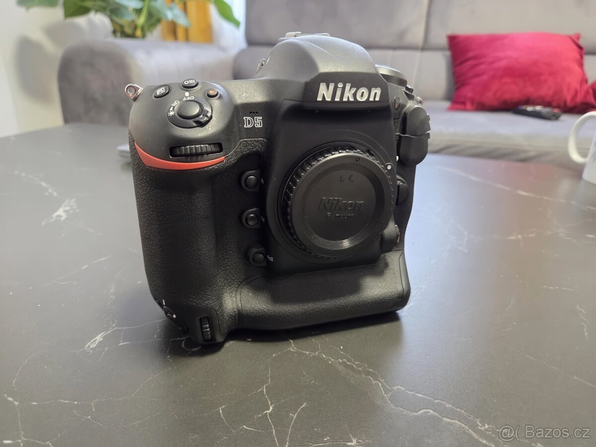 NIKON D5