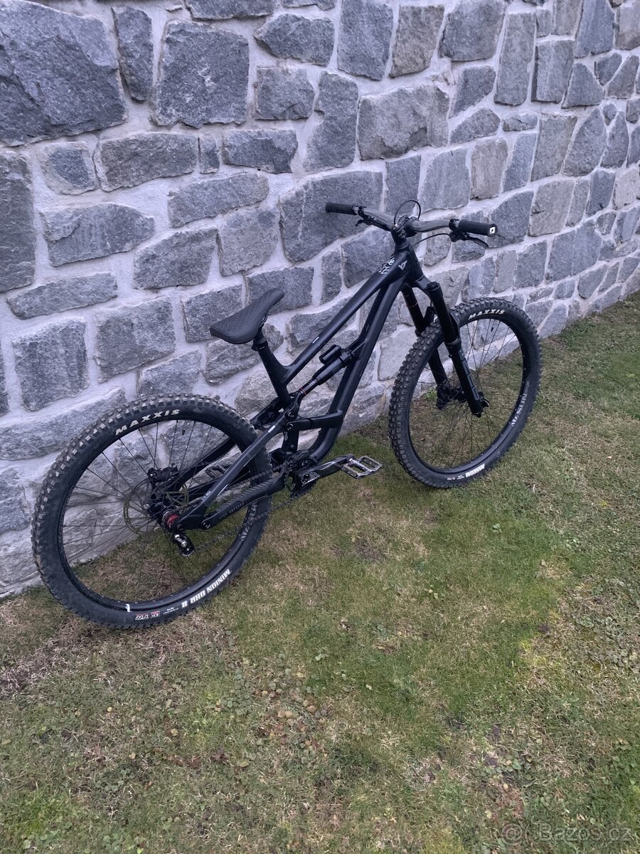 YT Capra 2023