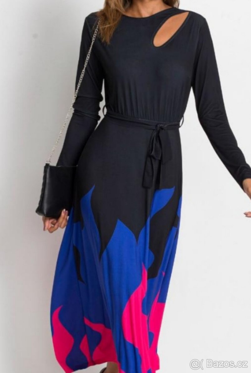 Šaty s průstřihem