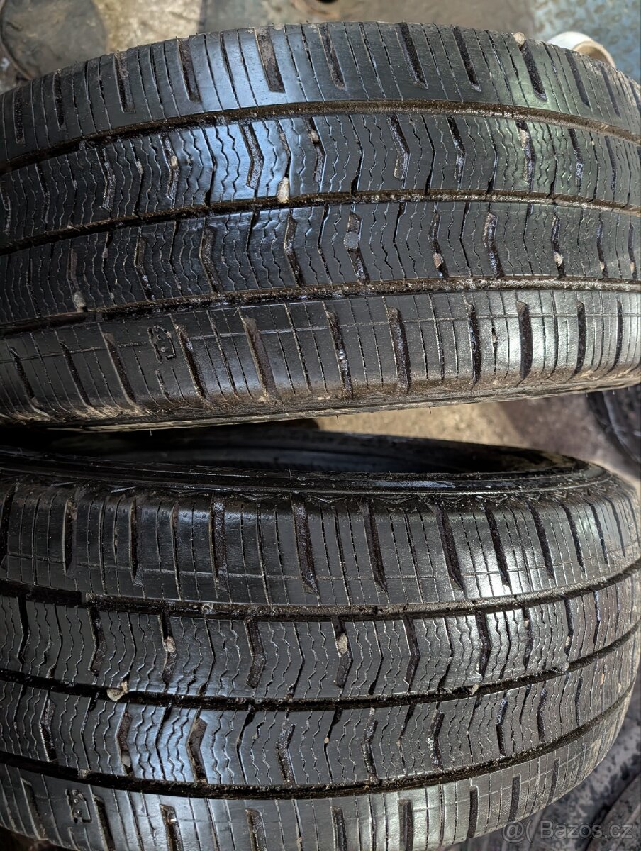 2x celoroční Kumho 215/65R16C