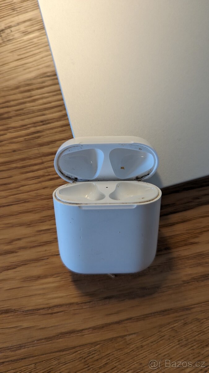 Krabička Airpods Apple