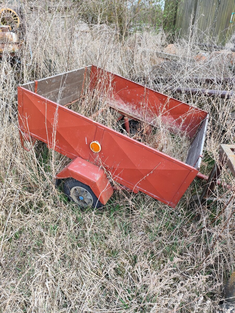Malý vozík za auto