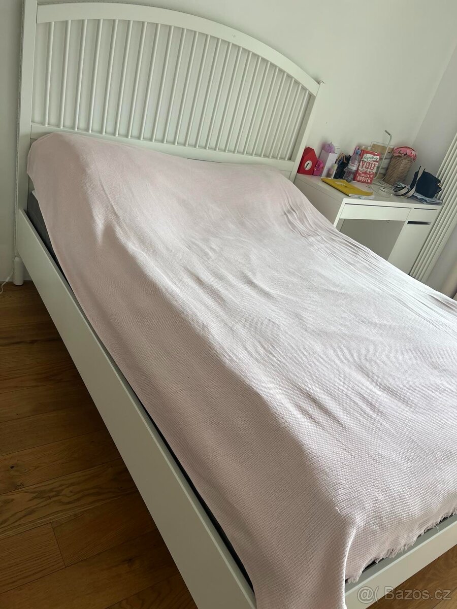 Bed with Mattress for Sale – Excellent Condi