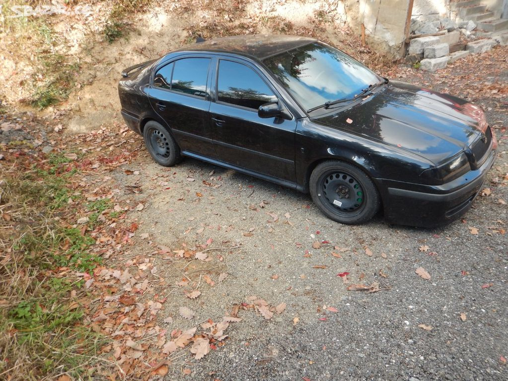 Prodám levé zadní dveře na Škoda Octavia 1 barva 9910