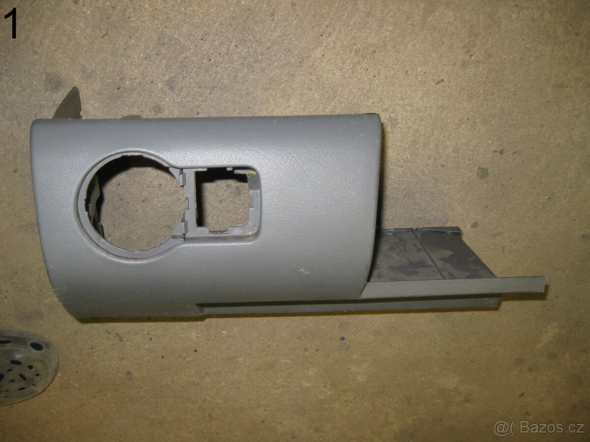 Plasty šedé Octavia 1