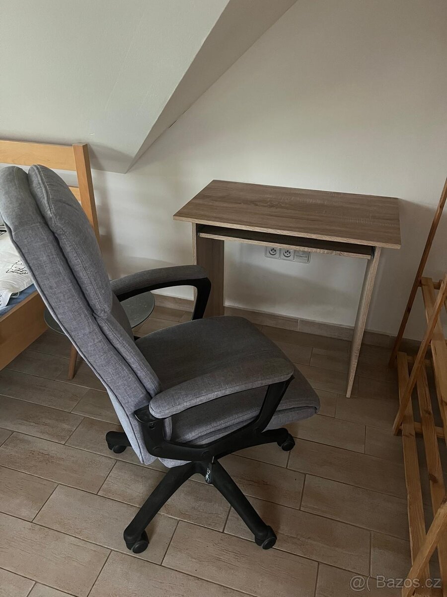 Pracovní stůl