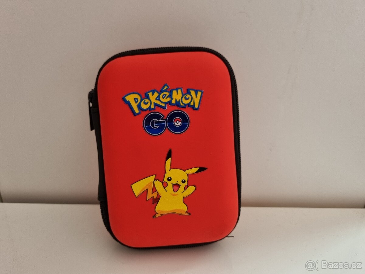 Pouzdro na sběratelské karty Pokémon červené