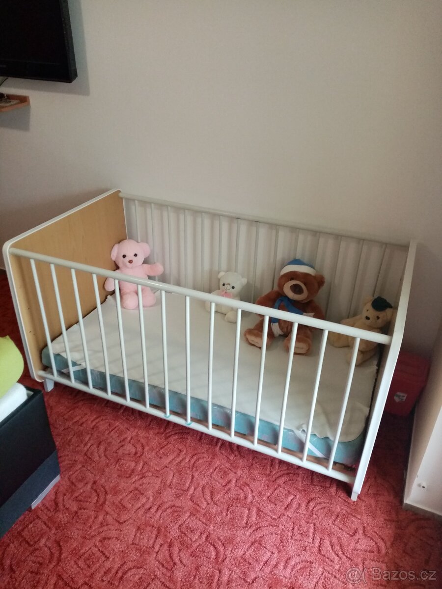 postýlka a postel