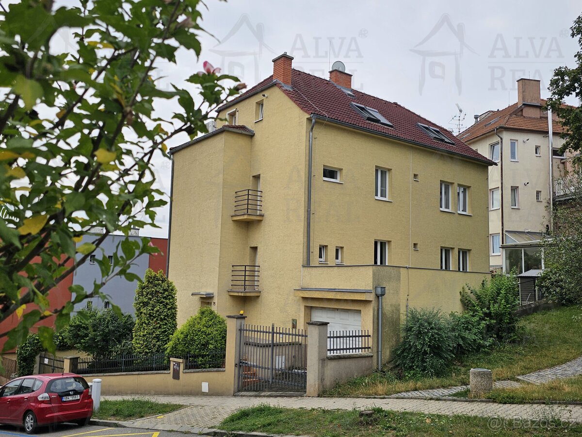 Prodej bytu v OV 3+1 se spíží a šatnou 80 m2 + balkón + s...