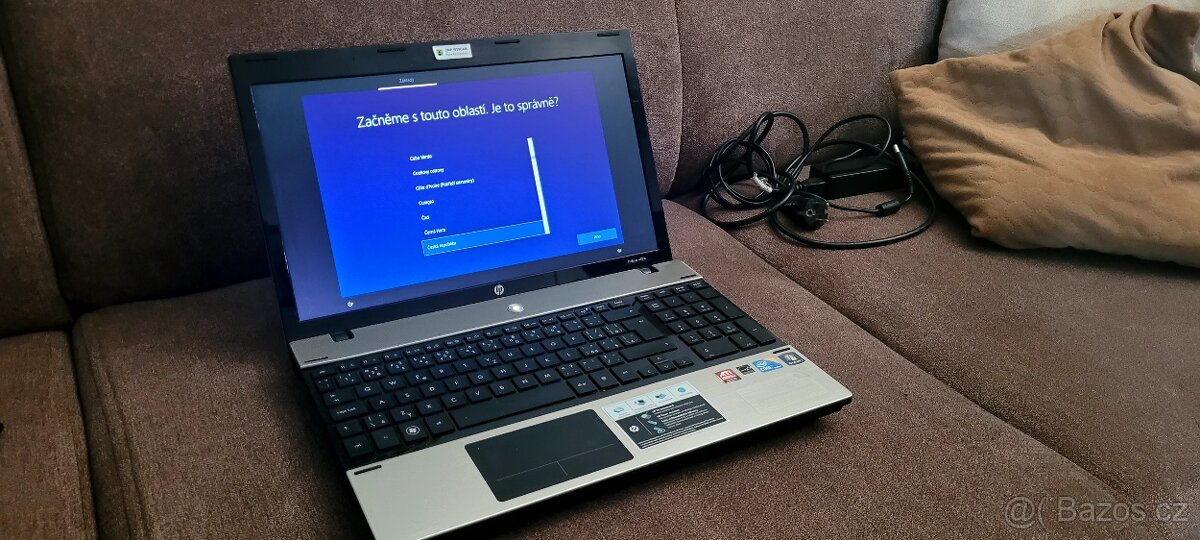 Notebook starší HP, kovové tělo, SSD systémový disk