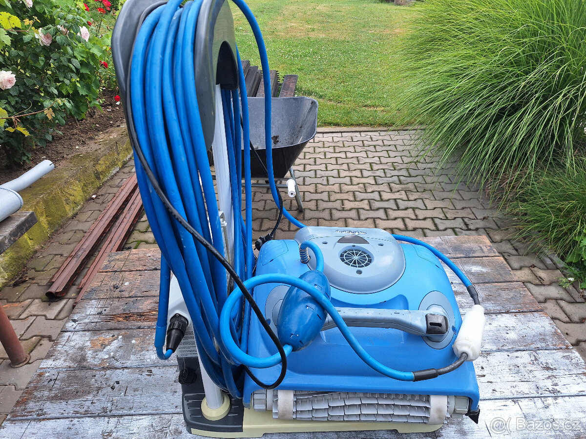 Automatický bazénový vysavač Dolphin Supreme M3