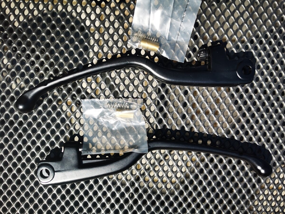 Nové brzdové a spojkové packy BMW R1200 GS