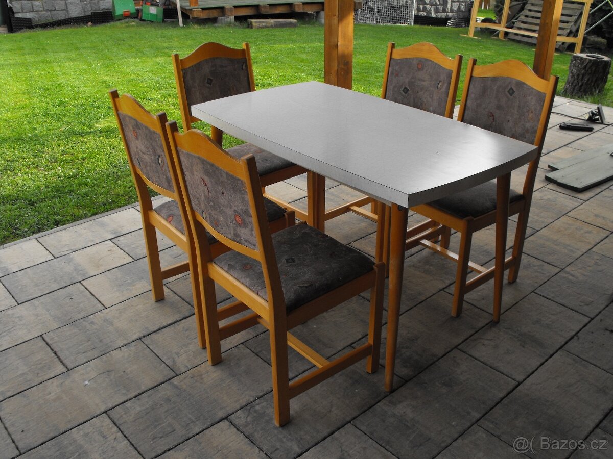 Jídelní stůl + 5x kvalitní čalouněná židle