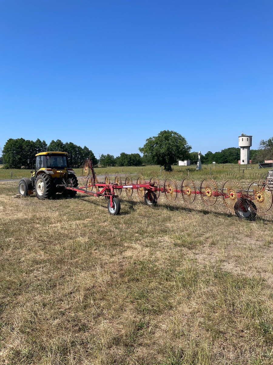 Obraceč slámy a nahrabovač sena