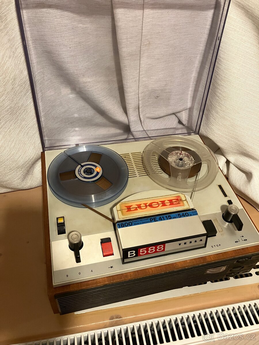 Magnetofon Tesla B588