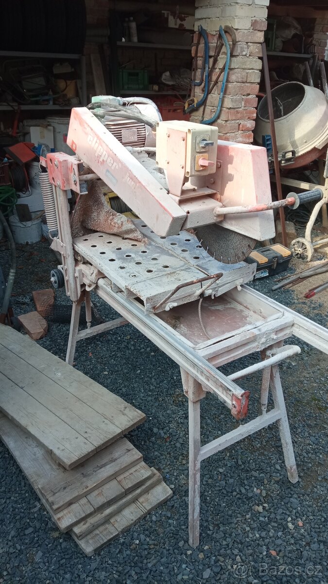 Pila na cihly Clipper