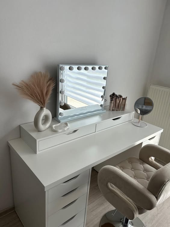 Kosmetický stolek ikea