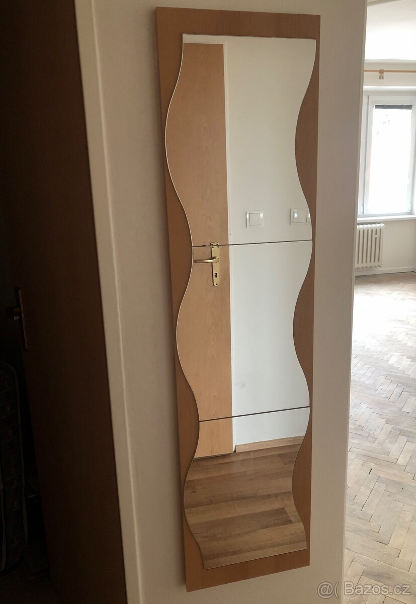 —————————-Dřevěné velké zrcadlo, 400 Kč——————