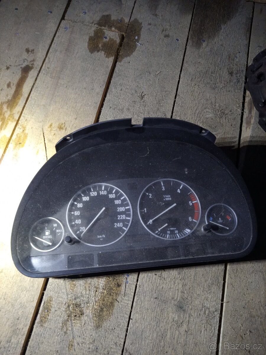 Bmw E39 budíky 530da