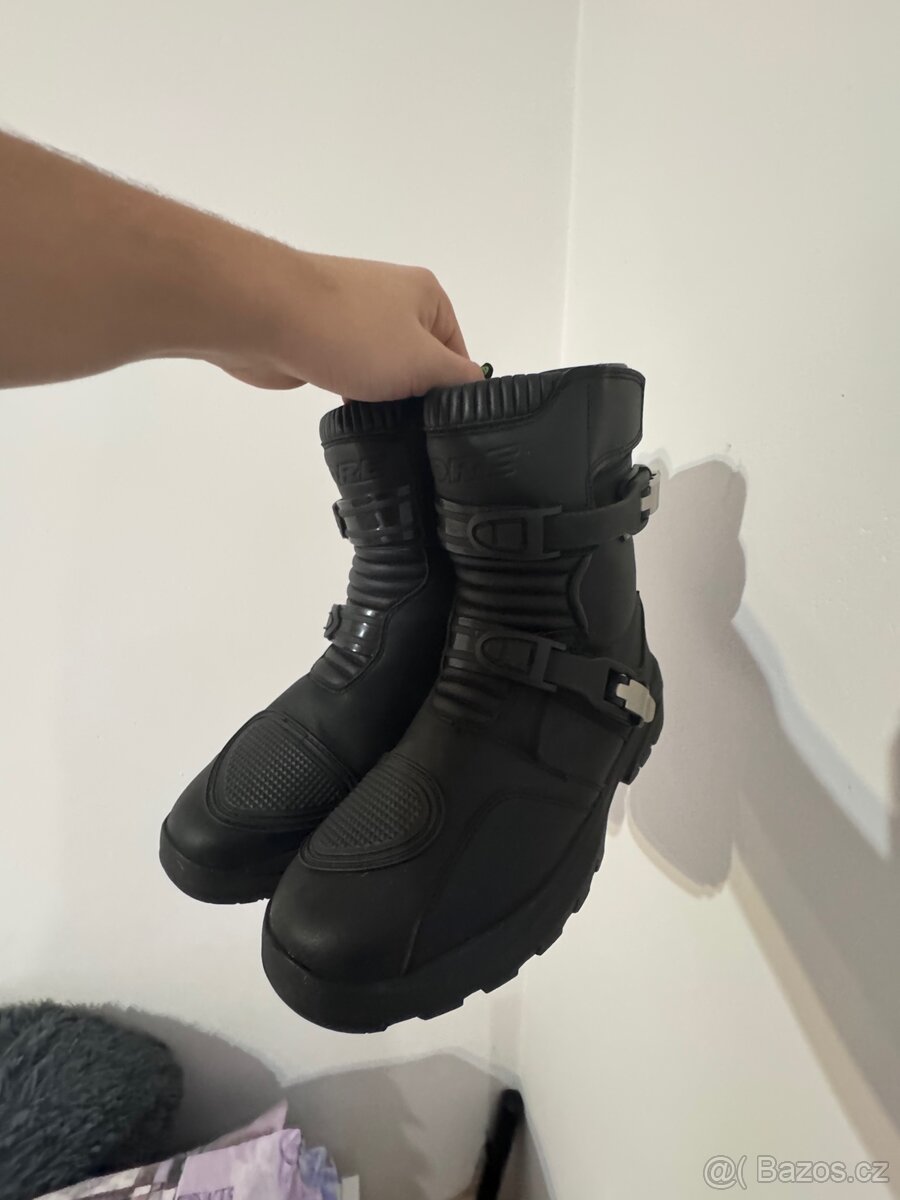 Kore boty na motorku