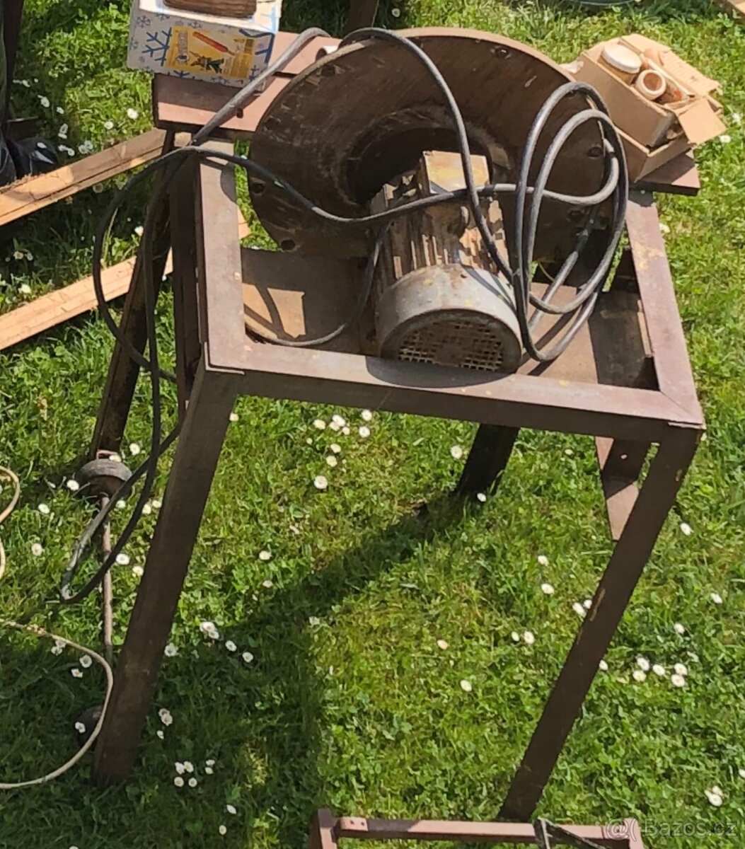 Čelní kotoučová bruska