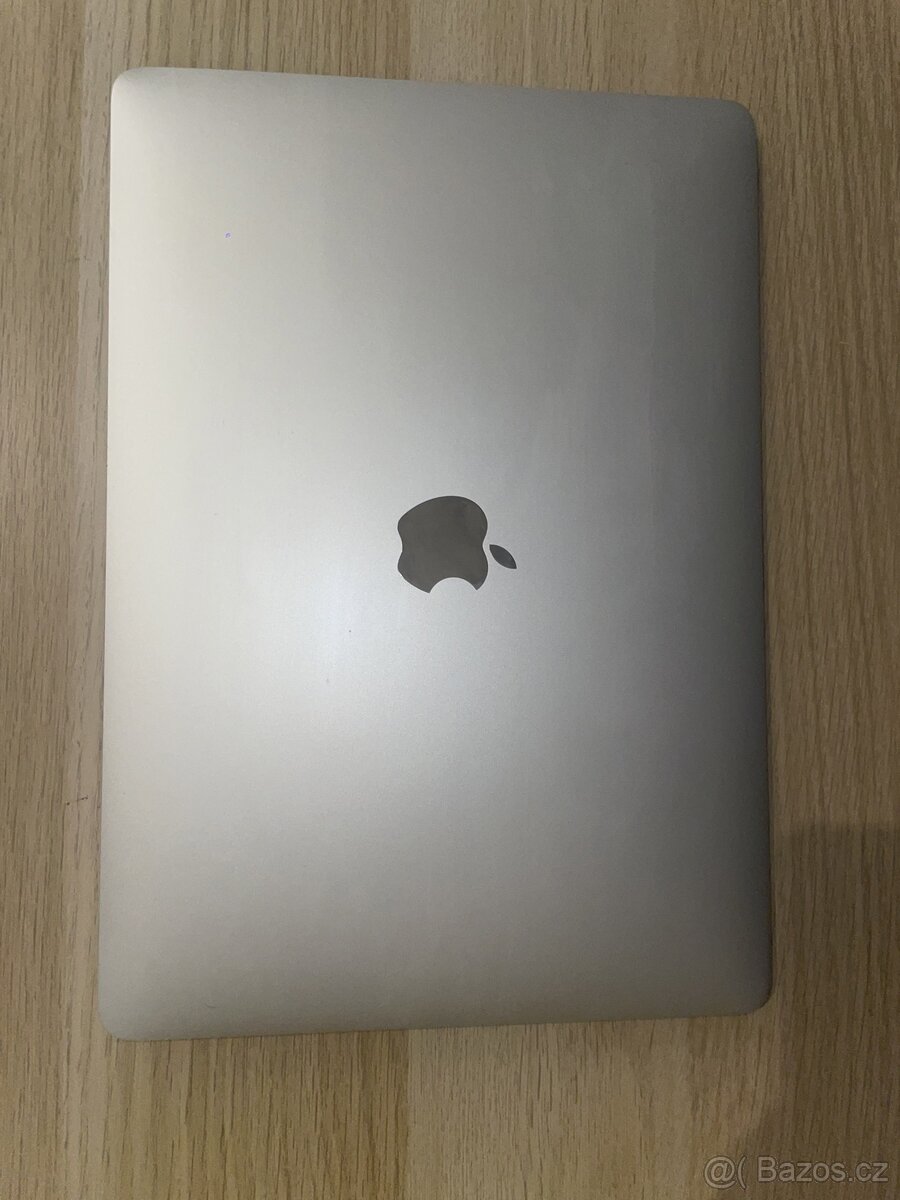 MacBook Air - stříbrno černý