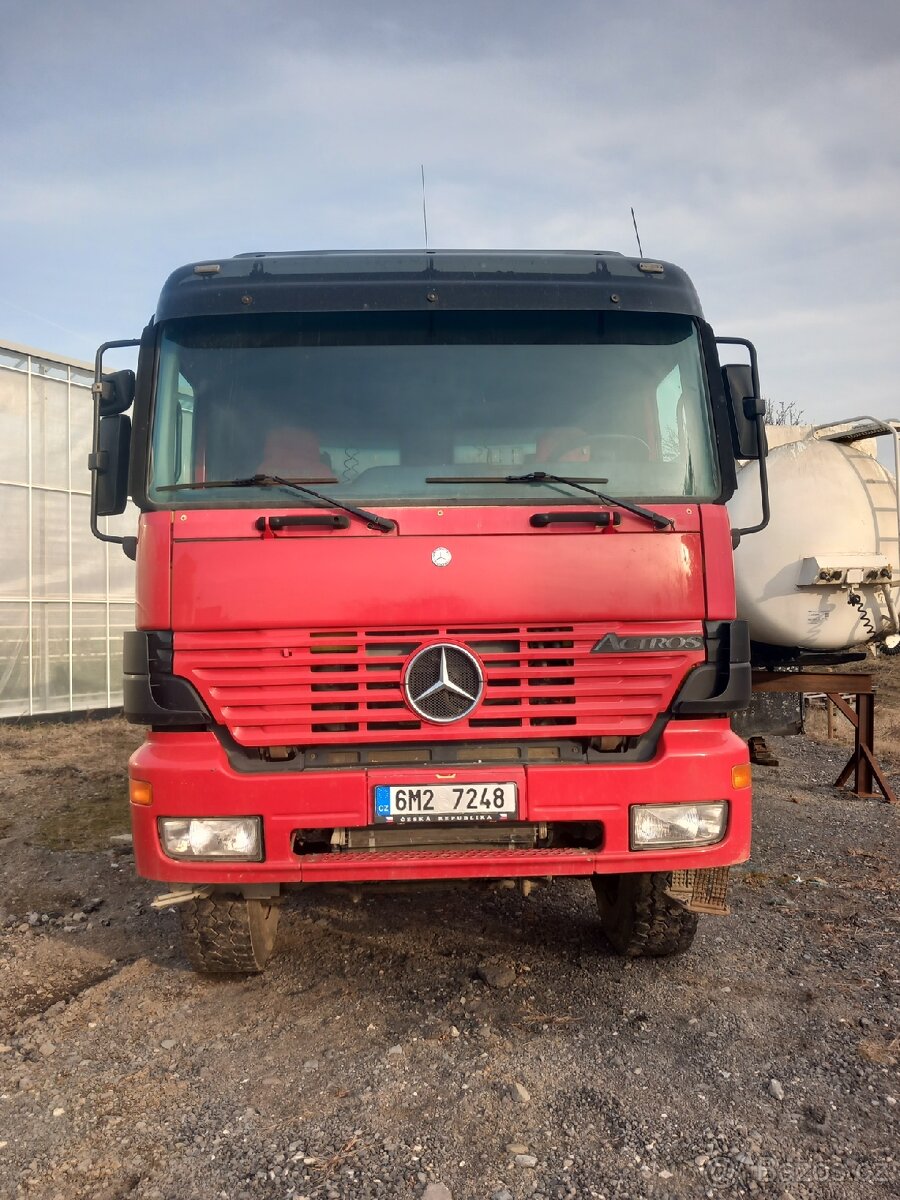 Sklápěčka Mercedes 8x6