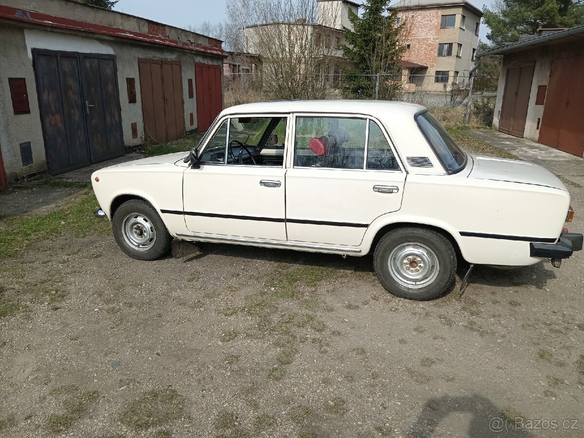 Vaz 21011