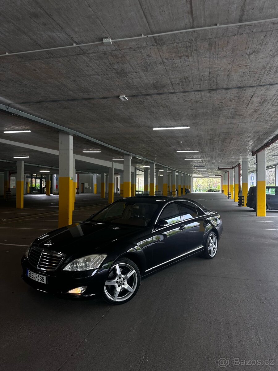 Mercedes W221