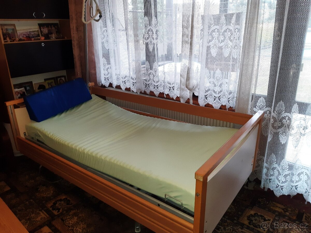 Polohovací postel Linet
