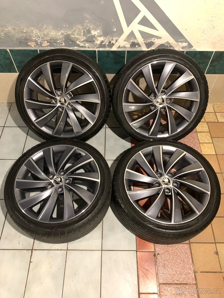 Alu kola Škoda R18 5X112 LETNÍ PNEU 225/40 R18 TURBINE