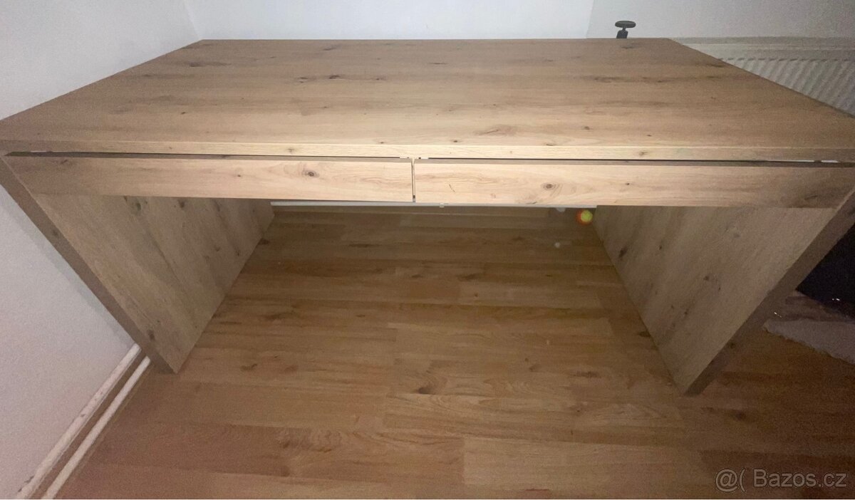Psací stůl