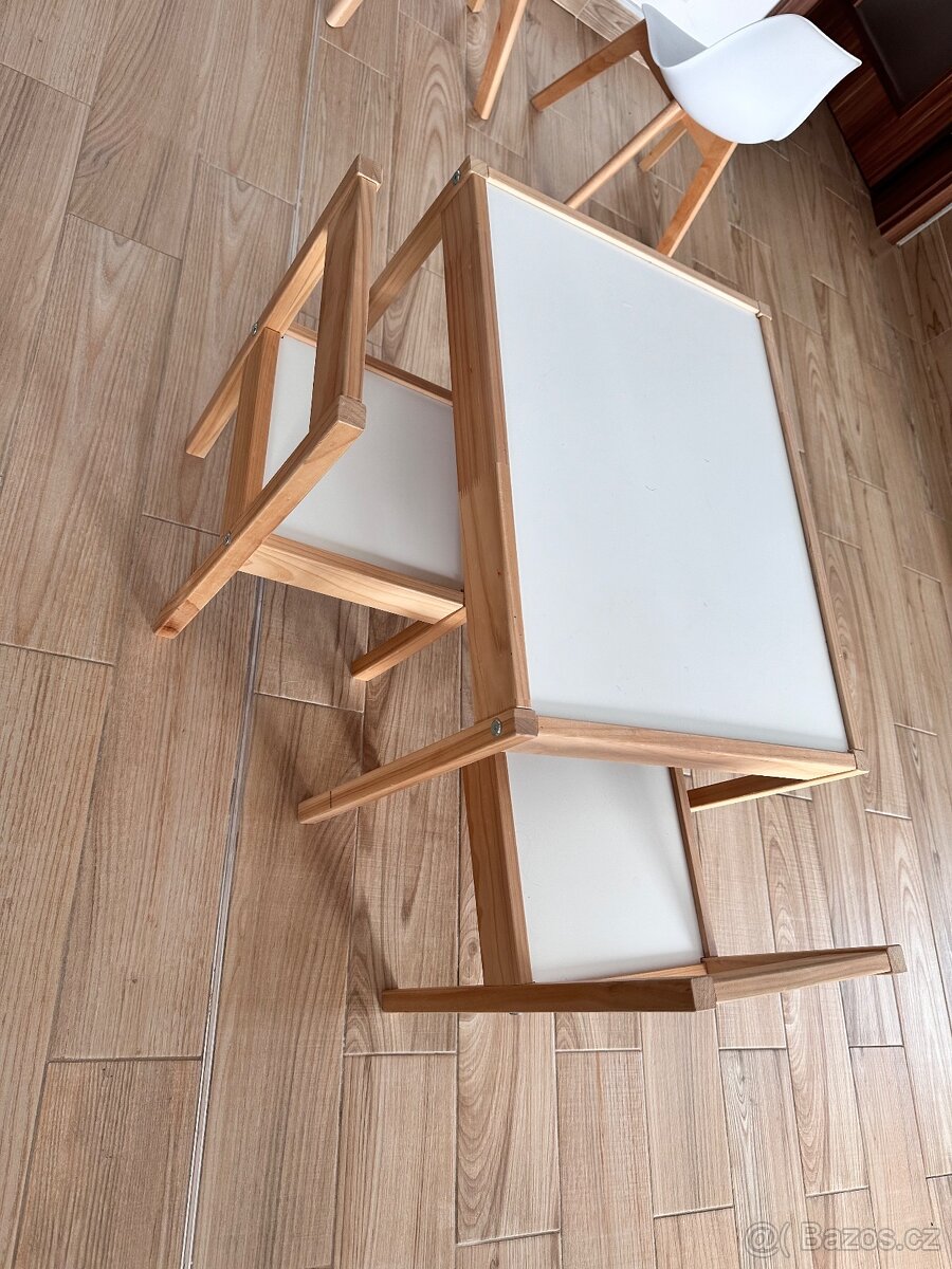 Stolek a dvě židličky Ikea