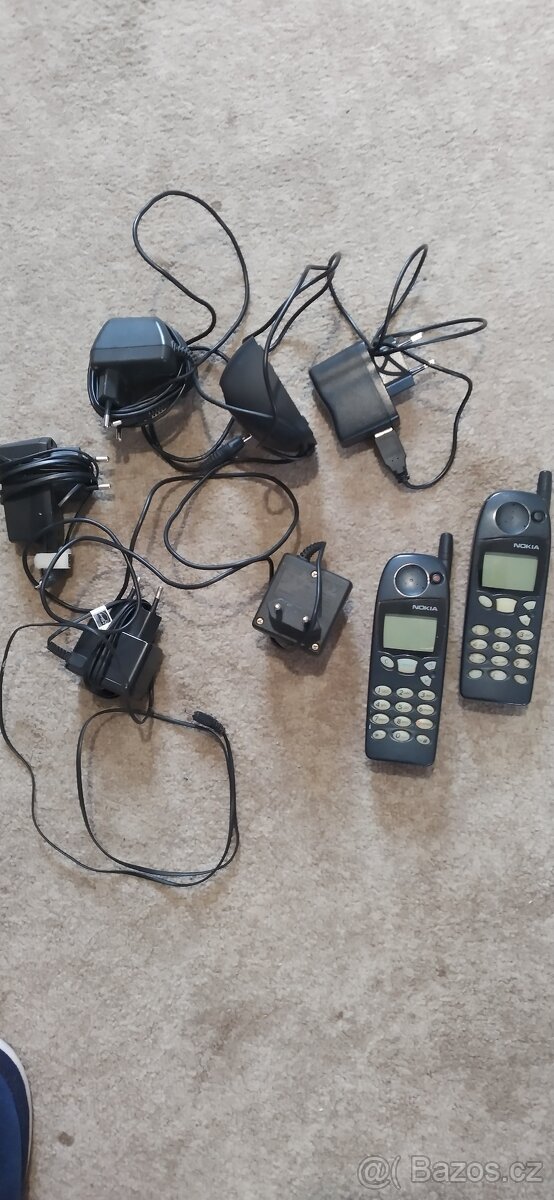 Retro nabíječky a telefony NOKIA  sberatel