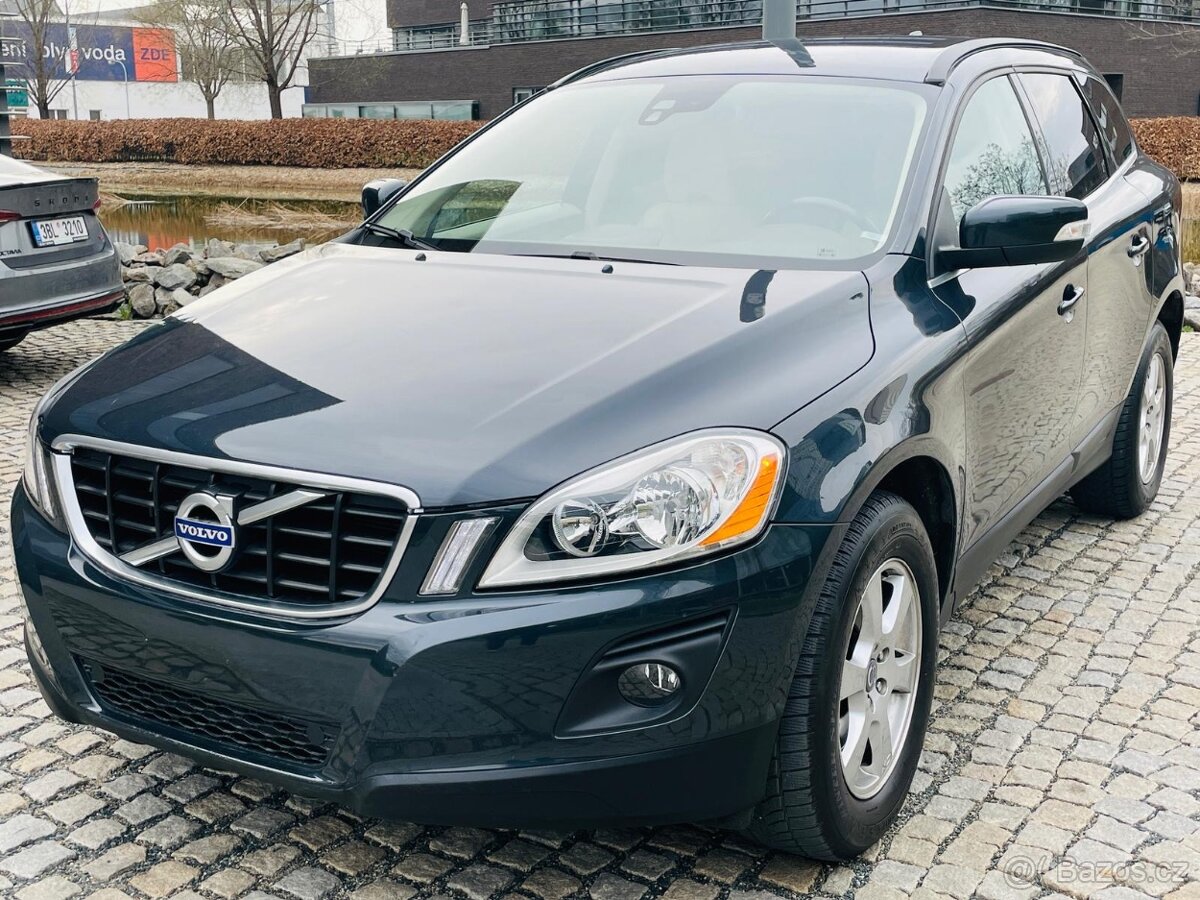 Volvo XC60 2.4 D5 4x4 151KW MANUÁL 1.MAJITEL NAVI SERVISKA