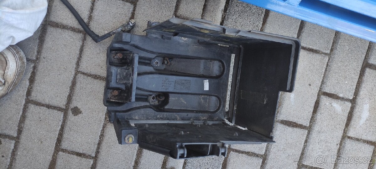 Bateriovy box drzak Audi TT, 8n