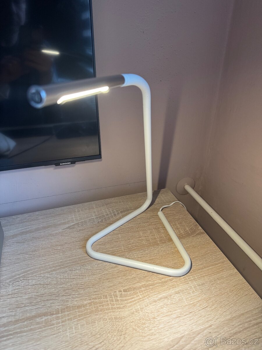LED lampička na pracovní stůl