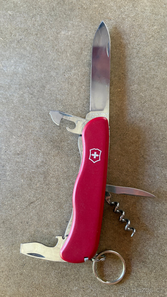 Victorinox picknicker cerveny