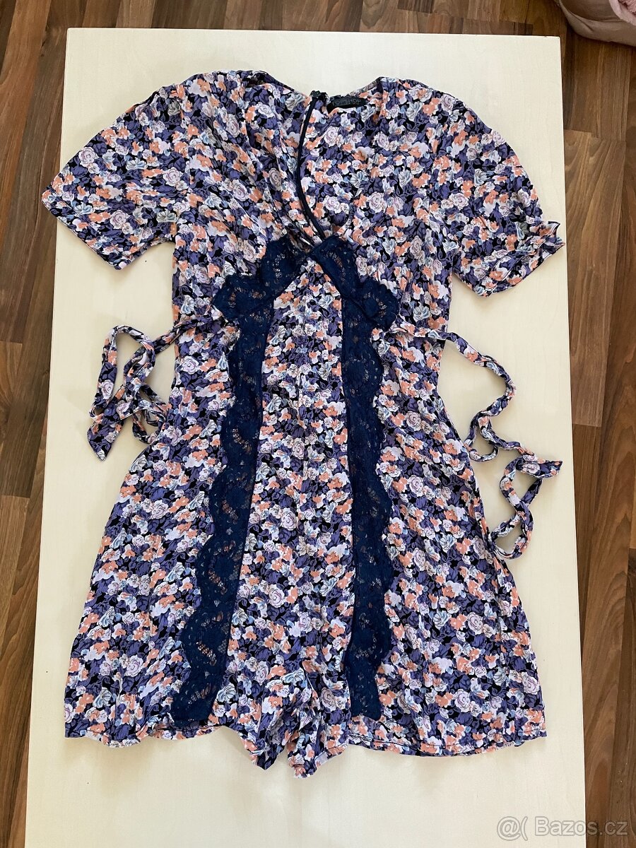 Květinový overal s vadou , vel M ale je spíše do S, Topshop