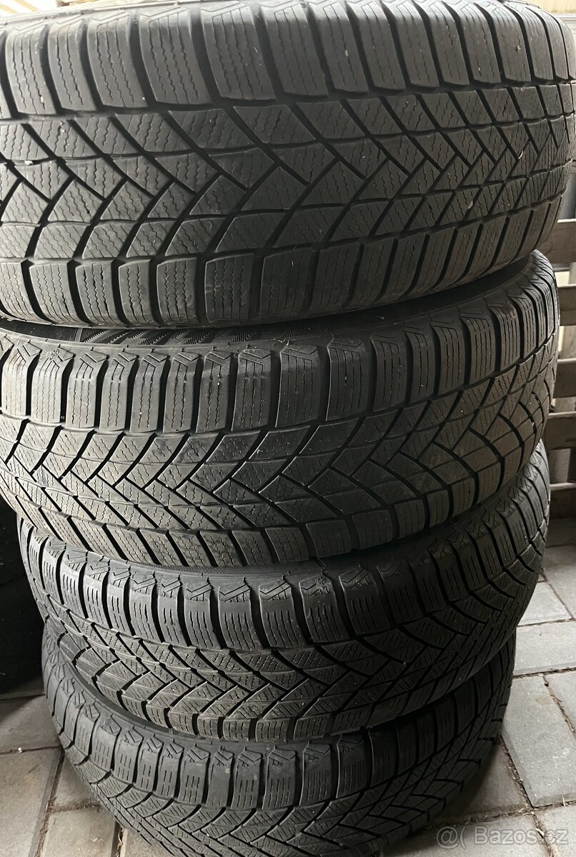 215/60/16 5x112 zimní matador rok 2022 Škoda VW audi