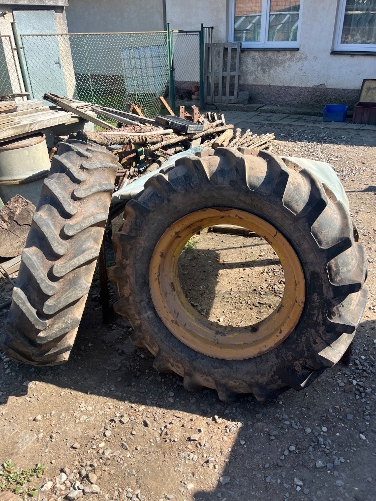 Prodám krásné kolo na ZETOR25A-12,4-24