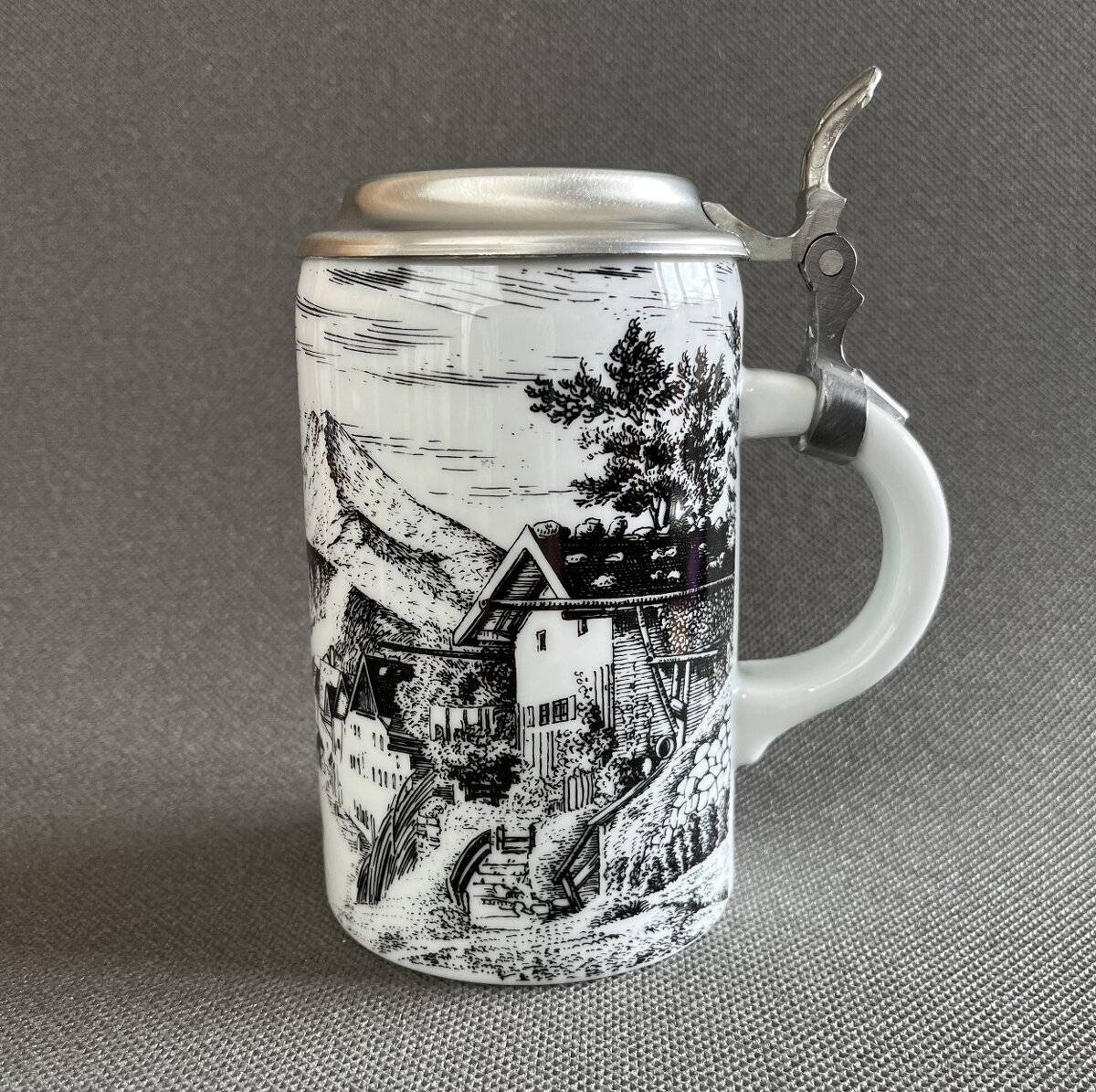 Porcelánový korbel s cínovým víkem, Tirschenreuth