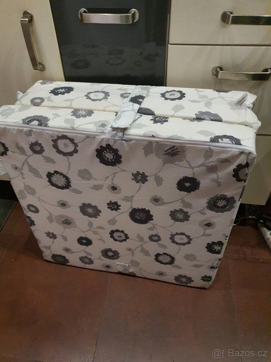 bílá skládací molitanová matrace
