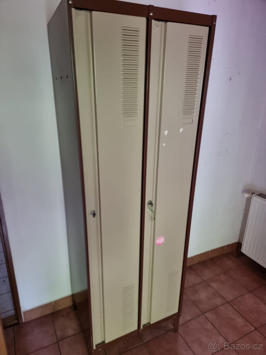 ŠATNÍ SKŘÍNĚ PLECHOVÉ / KOVOVÉ