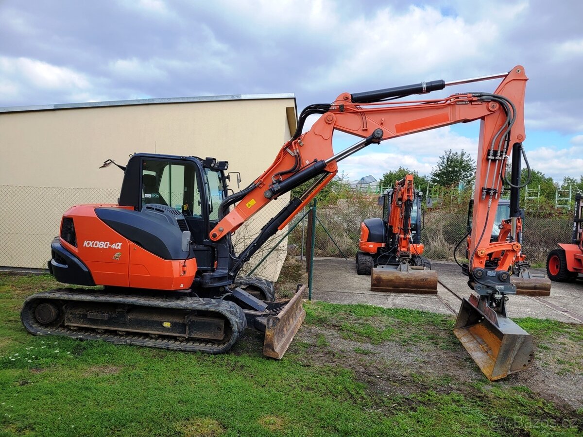 minirypadlo Kubota KX080-4, dělené rameno