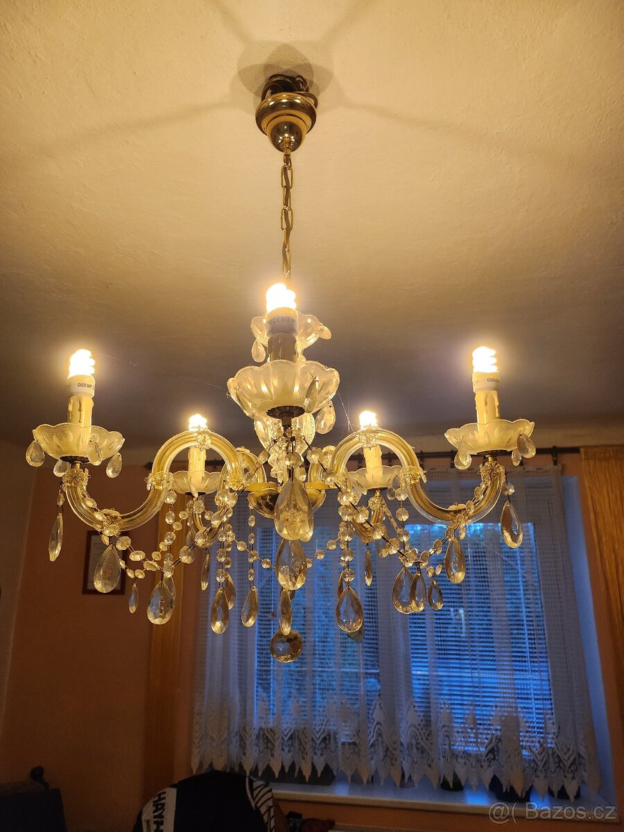 KřiŠťálový starožitný lustr a lampičky
